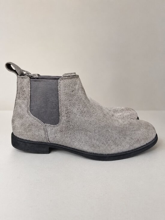 Saks Fifth Avenue Other - Saks Fifth Avenue Calais Grey Suede Chelsea Boots Men's Size 8.5 M